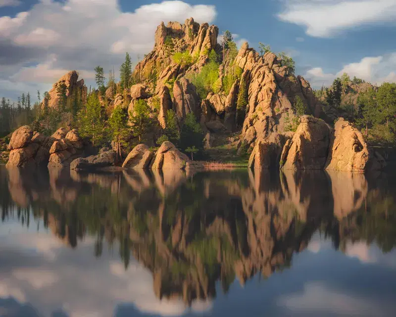 Cover Image for Finding Peace in Nature: The Benefits of Mountain Landscapes