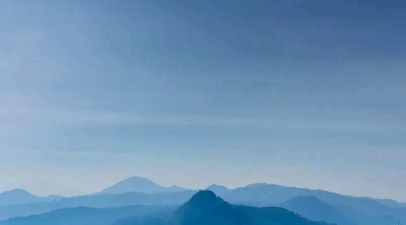 Cover Image for The Serenity of Mountain Landscapes: A Mindful Approach to Nature