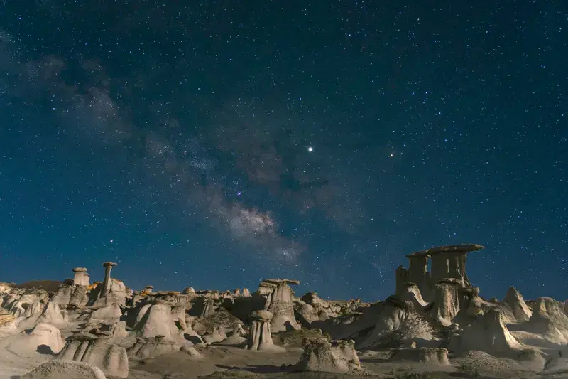 Cover Image for The Serenity of Nature: Finding Mindfulness Under the Stars