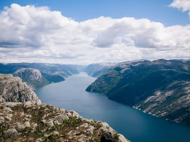 Cover Image for Connecting with Nature: The Benefits of Scenic Landscapes on Mental Health