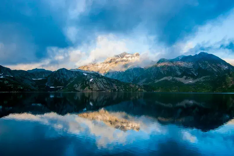 Cover Image for Embracing Nature: The Benefits of Outdoor Scenery for Mental Wellness