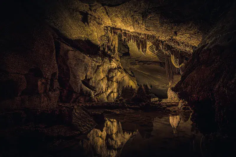 Cover Image for Finding Mindfulness in Nature: The Art of Cave Exploration