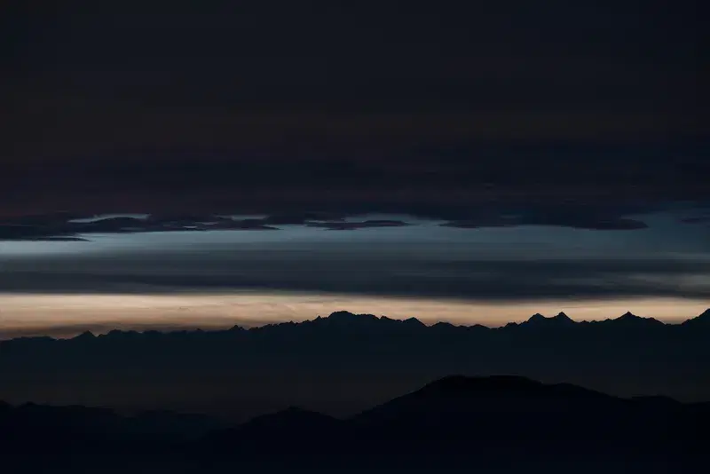 Cover Image for Finding Peace in Nature: The Benefits of Stargazing and Sunrise Meditation